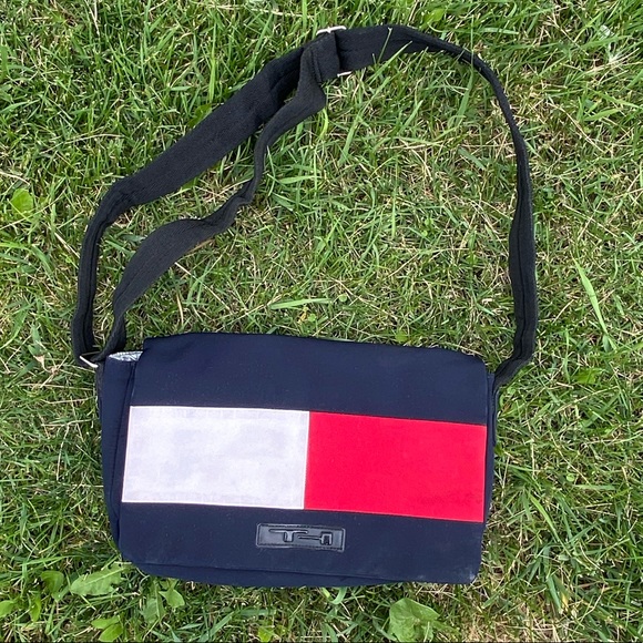tommy hilfiger lunch bag